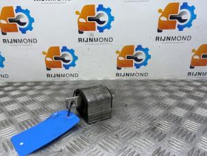 Gebruikte Versnellingsbak Steun Mercedes E (W213) E-220d 2.0 Turbo 16V Prijs op aanvraag aangeboden door Autodemontage Rijnmond BV