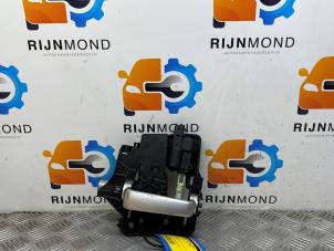 Gebruikte Deurgreep 2Deurs links Peugeot 1007 (KM) 1.6 GTI,Gentry 16V Prijs op aanvraag aangeboden door Autodemontage Rijnmond BV