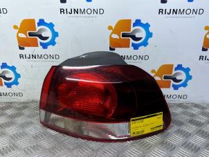 Gebruikte Achterlicht rechts Volkswagen Golf VI (5K1) 1.4 TSI 122 16V Prijs € 30,00 Margeregeling aangeboden door Autodemontage Rijnmond BV