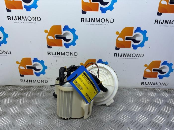Gebruikte Tank element Pomp Opel Astra H Twin Top (L67) 1.6 16V Prijs € 40,00 Margeregeling aangeboden door Autodemontage Rijnmond BV