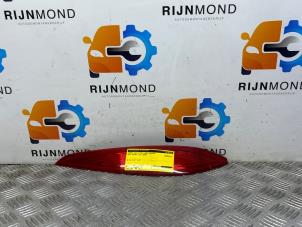 Gebruikte Bumper reflector links-achter Opel Astra H Twin Top (L67) 1.6 16V Prijs op aanvraag aangeboden door Autodemontage Rijnmond BV