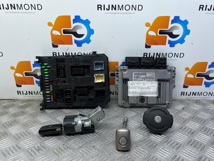 Gebruikte Kontaktslot + computer Peugeot 5008 I (0A/0E) 1.6 THP 16V Prijs € 200,00 Margeregeling aangeboden door Autodemontage Rijnmond BV