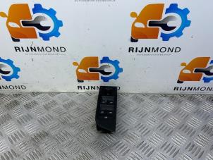 Gebruikte Ruit schakelaar elektrisch Skoda Kamiq 1.0 TSI 12V Prijs € 30,25 Inclusief btw aangeboden door Autodemontage Rijnmond BV