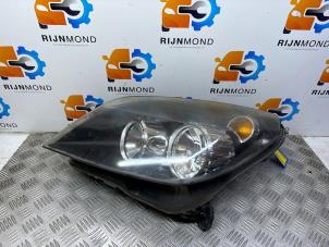 Gebruikte Linker Koplamp Opel Astra H (L48) 1.6 16V Twinport Prijs € 60,00 Margeregeling aangeboden door Autodemontage Rijnmond BV