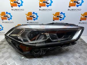 Gebruikte Koplamp rechts BMW 1 serie (F40) 116d 1.5 12V TwinPower Prijs € 250,00 Margeregeling aangeboden door Autodemontage Rijnmond BV