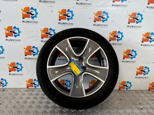 Gebruikte Velg + Band Renault Clio IV (5R) 1.5 Energy dCi 90 FAP Prijs € 100,00 Margeregeling aangeboden door Autodemontage Rijnmond BV