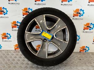 Gebruikte Velg + Band Renault Clio IV (5R) 1.5 Energy dCi 90 FAP Prijs € 100,00 Margeregeling aangeboden door Autodemontage Rijnmond BV