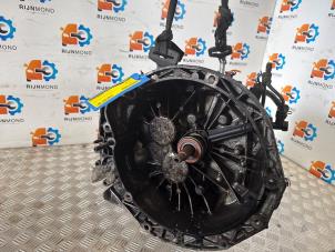 Gebruikte Versnellingsbak Opel Vivaro 1.9 DI Prijs € 300,00 Margeregeling aangeboden door Autodemontage Rijnmond BV