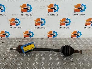 Gebruikte Aandrijfas links-voor Volkswagen Polo V (6R) 1.0 12V BlueMotion Technology Prijs € 100,00 Margeregeling aangeboden door Autodemontage Rijnmond BV