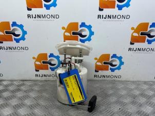 Gebruikte Tank element Pomp Mercedes C (W204) 1.8 C-180 CGI 16V Prijs € 50,00 Margeregeling aangeboden door Autodemontage Rijnmond BV