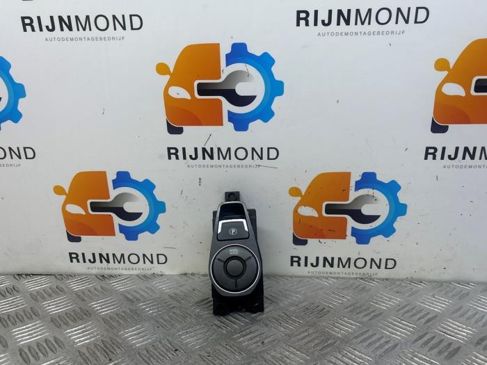 Gebruikte Schakelaar handrem Hyundai i40 CW (VFC) 1.7 CRDi 16V Prijs op aanvraag aangeboden door Autodemontage Rijnmond BV