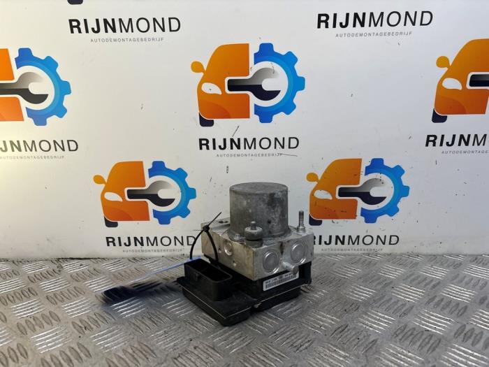 Gebruikte ABS Pomp Hyundai i20 1.2i 16V Prijs op aanvraag aangeboden door Autodemontage Rijnmond BV