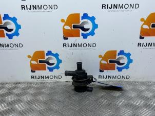 Gebruikte Extra waterpomp Seat Leon (1P1) 1.4 TSI 16V Prijs € 14,99 Margeregeling aangeboden door Autodemontage Rijnmond BV