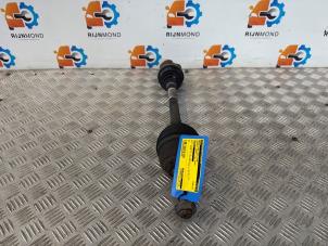 Gebruikte Aandrijfas links-voor Peugeot Expert (V1/VA/VB/VE/VF/VT/VY) 2.0 Blue HDi 120 16V Prijs € 200,00 Margeregeling aangeboden door Autodemontage Rijnmond BV