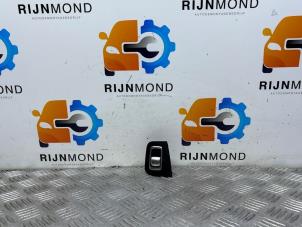 Gebruikte Schakelaar Elektrisch Raam Mercedes C Estate (S205) C-180 1.6 16V BlueEfficiency Prijs € 19,99 Margeregeling aangeboden door Autodemontage Rijnmond BV