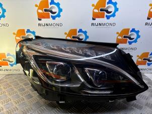 Gebruikte Koplamp rechts Mercedes C Estate (S205) C-180 1.6 16V BlueEfficiency Prijs € 900,00 Margeregeling aangeboden door Autodemontage Rijnmond BV
