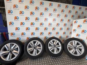 Gebruikte Velgen set + banden Volkswagen Golf VIII (CD1) 1.5 TSI 16V Prijs € 484,00 Inclusief btw aangeboden door Autodemontage Rijnmond BV