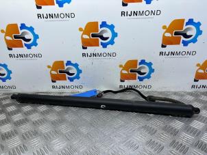 Gebruikte Kofferdekseldemper rechts-achter Audi A3 Sportback (8YA) 1.0 30 TFSI 12V Prijs € 99,99 Margeregeling aangeboden door Autodemontage Rijnmond BV