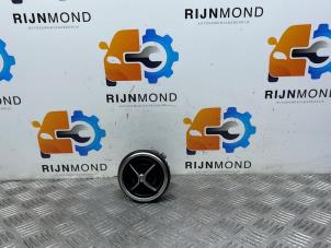 Gebruikte Luchtrooster Dashboard Mercedes B (W246) 1.8 B-180 CDI BlueEFFICIENCY 16V Prijs € 24,19 Inclusief btw aangeboden door Autodemontage Rijnmond BV