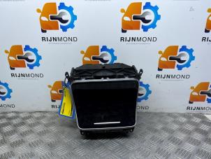 Gebruikte Opbergvak Mercedes C Estate (S205) C-180 1.6 16V BlueEfficiency Prijs € 74,99 Margeregeling aangeboden door Autodemontage Rijnmond BV