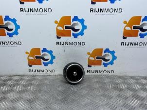 Gebruikte Luchtrooster Dashboard Mercedes C Estate (S205) C-180 1.6 16V BlueEfficiency Prijs € 19,99 Margeregeling aangeboden door Autodemontage Rijnmond BV