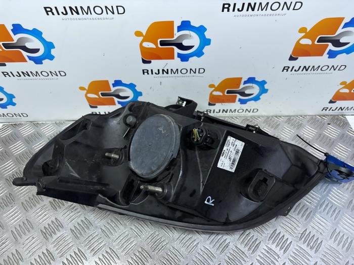 Koplamp rechts van een Fiat Fiorino (225) 1.3 D 16V Multijet 80 2018