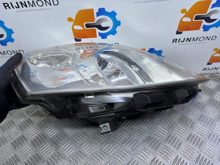 Koplamp rechts van een Fiat Fiorino (225) 1.3 D 16V Multijet 80 2018