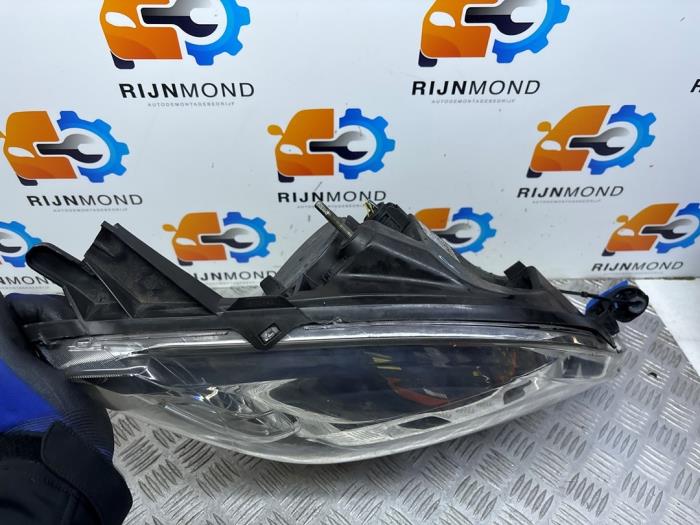 Koplamp rechts van een Fiat Fiorino (225) 1.3 D 16V Multijet 80 2018