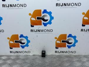 Gebruikte Ruit schakelaar elektrisch BMW X1 (F48) sDrive 18i 1.5 12V TwinPower Turbo Prijs € 12,09 Inclusief btw aangeboden door Autodemontage Rijnmond BV