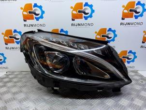 Gebruikte Koplamp rechts Mercedes C Estate AMG (S205) C-63 AMG 4.0 V8 Biturbo Prijs € 799,99 Margeregeling aangeboden door Autodemontage Rijnmond BV