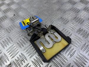 Gebruikte Spanningsregelaar Mercedes C Estate AMG (S205) C-63 AMG 4.0 V8 Biturbo Prijs € 29,99 Margeregeling aangeboden door Autodemontage Rijnmond BV