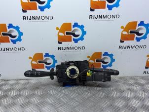 Gebruikte Combischakelaar Stuurkolom Renault Twingo II (CN) 1.2 16V Prijs € 29,95 Margeregeling aangeboden door Autodemontage Rijnmond BV