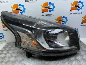 Gebruikte Koplamp rechts Renault Trafic (1FL/2FL/3FL/4FL) 1.6 dCi 90 Prijs € 174,99 Margeregeling aangeboden door Autodemontage Rijnmond BV