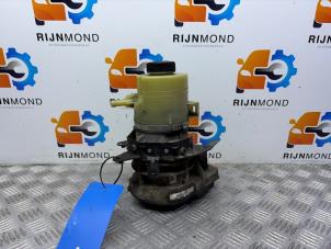 Gebruikte Servopomp Renault Trafic (1FL/2FL/3FL/4FL) 1.6 dCi 90 Prijs € 149,99 Margeregeling aangeboden door Autodemontage Rijnmond BV