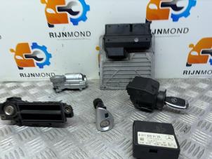 Gebruikte Contactslot + computer Mercedes C (W203) 1.8 C-180K 16V Prijs op aanvraag aangeboden door Autodemontage Rijnmond BV