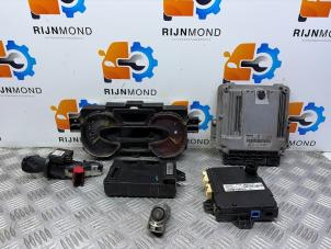 Gebruikte Contactslot + computer Renault Trafic (1FL/2FL/3FL/4FL) 1.6 dCi 90 Prijs € 450,00 Margeregeling aangeboden door Autodemontage Rijnmond BV