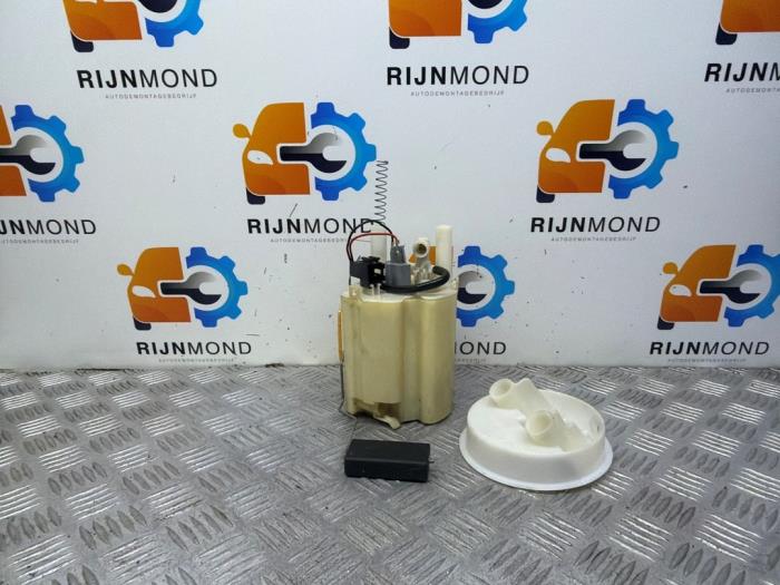 Gebruikte Tank element Pomp Mercedes C (W203) 1.8 C-180K 16V Prijs € 49,99 Margeregeling aangeboden door Autodemontage Rijnmond BV