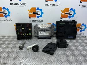 Gebruikte Kontaktslot + computer Renault Grand Scénic III (JZ) 1.4 16V TCe 130 Prijs op aanvraag aangeboden door Autodemontage Rijnmond BV