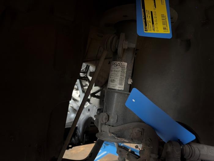 Schokdemper links-voor van een Peugeot 208 II (UB/UH/UP) 1.2 Vti 12V PureTech 100 2020