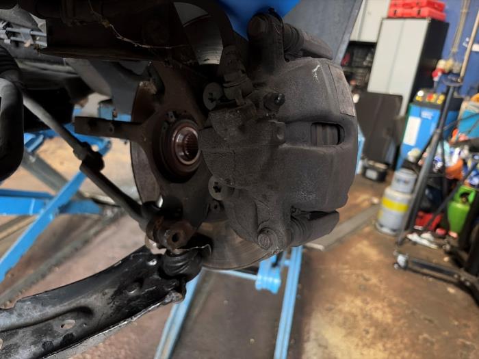 Fusee links-voor van een Peugeot 208 II (UB/UH/UP) 1.2 Vti 12V PureTech 100 2020