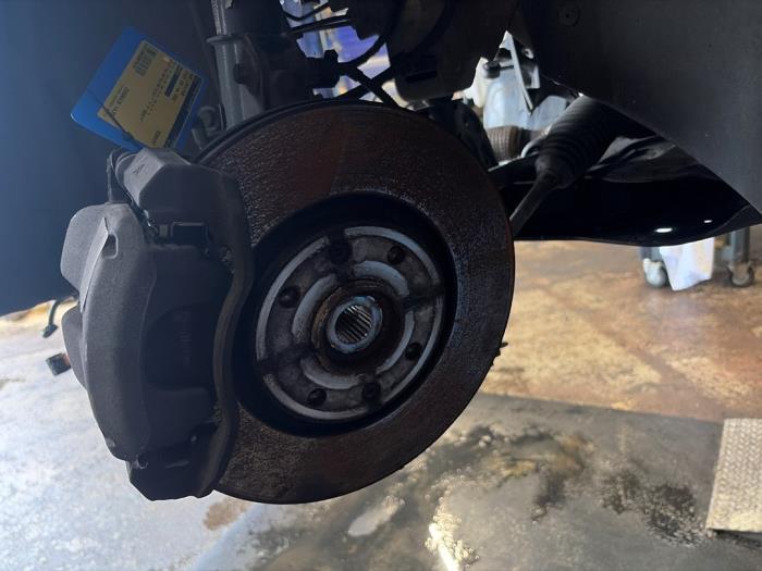 Fusee links-voor van een Peugeot 208 II (UB/UH/UP) 1.2 Vti 12V PureTech 100 2020