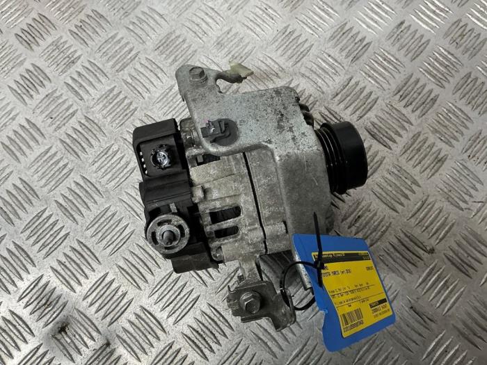 Dynamo van een Toyota Yaris III (P13) 1.33 16V Dual VVT-I 2016