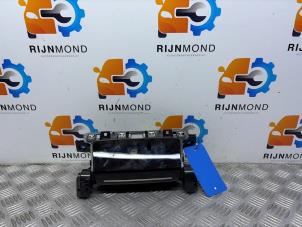 Gebruikte Opbergvak Peugeot 208 II (UB/UH/UP) 1.2 Vti 12V PureTech 100 Prijs € 60,49 Inclusief btw aangeboden door Autodemontage Rijnmond BV