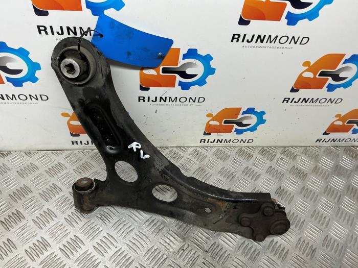 Draagarm rechts-voor van een Peugeot 208 II (UB/UH/UP) 1.2 Vti 12V PureTech 100 2020