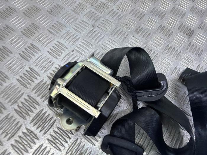 Veiligheidsgordel links-voor van een Peugeot 208 II (UB/UH/UP) 1.2 Vti 12V PureTech 100 2020