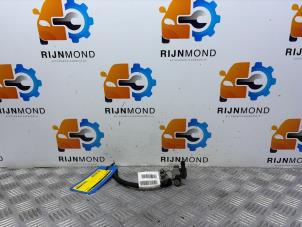 Gebruikte Accu sensor Peugeot 208 II (UB/UH/UP) 1.2 Vti 12V PureTech 100 Prijs € 60,49 Inclusief btw aangeboden door Autodemontage Rijnmond BV