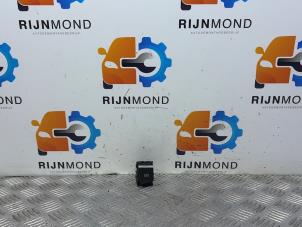 Gebruikte Handrem schakelaar Audi A4 Avant (B9) 1.4 TFSI 16V Prijs € 9,99 Margeregeling aangeboden door Autodemontage Rijnmond BV