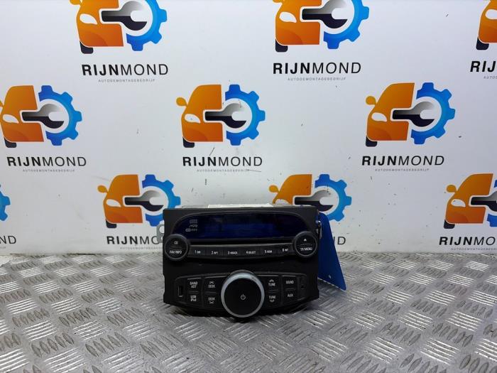 Radio CD Speler van een Chevrolet Spark (M300) 1.0 16V Bifuel 2011