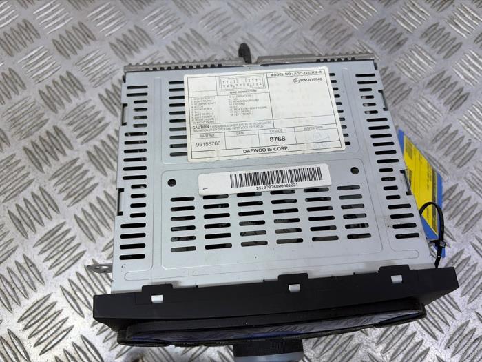 Radio CD Speler van een Chevrolet Spark (M300) 1.0 16V Bifuel 2011