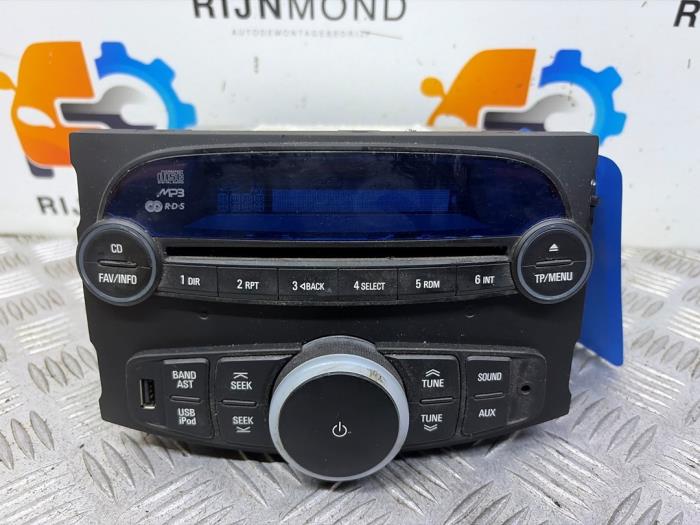 Radio CD Speler van een Chevrolet Spark (M300) 1.0 16V Bifuel 2011